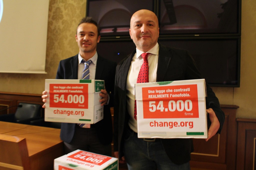 1622338_572443589514365_621806328_o-1024x682 image of the petition